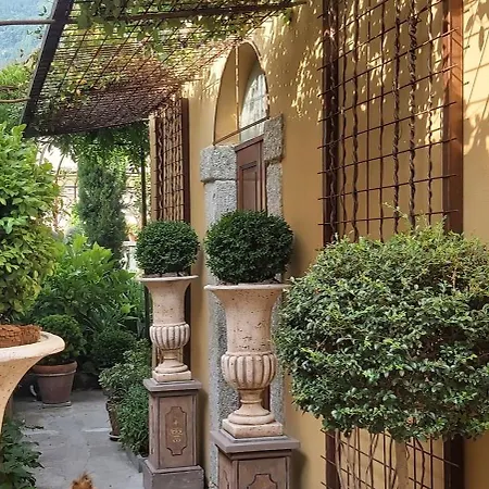 Costanza Con Giardino Apartment *